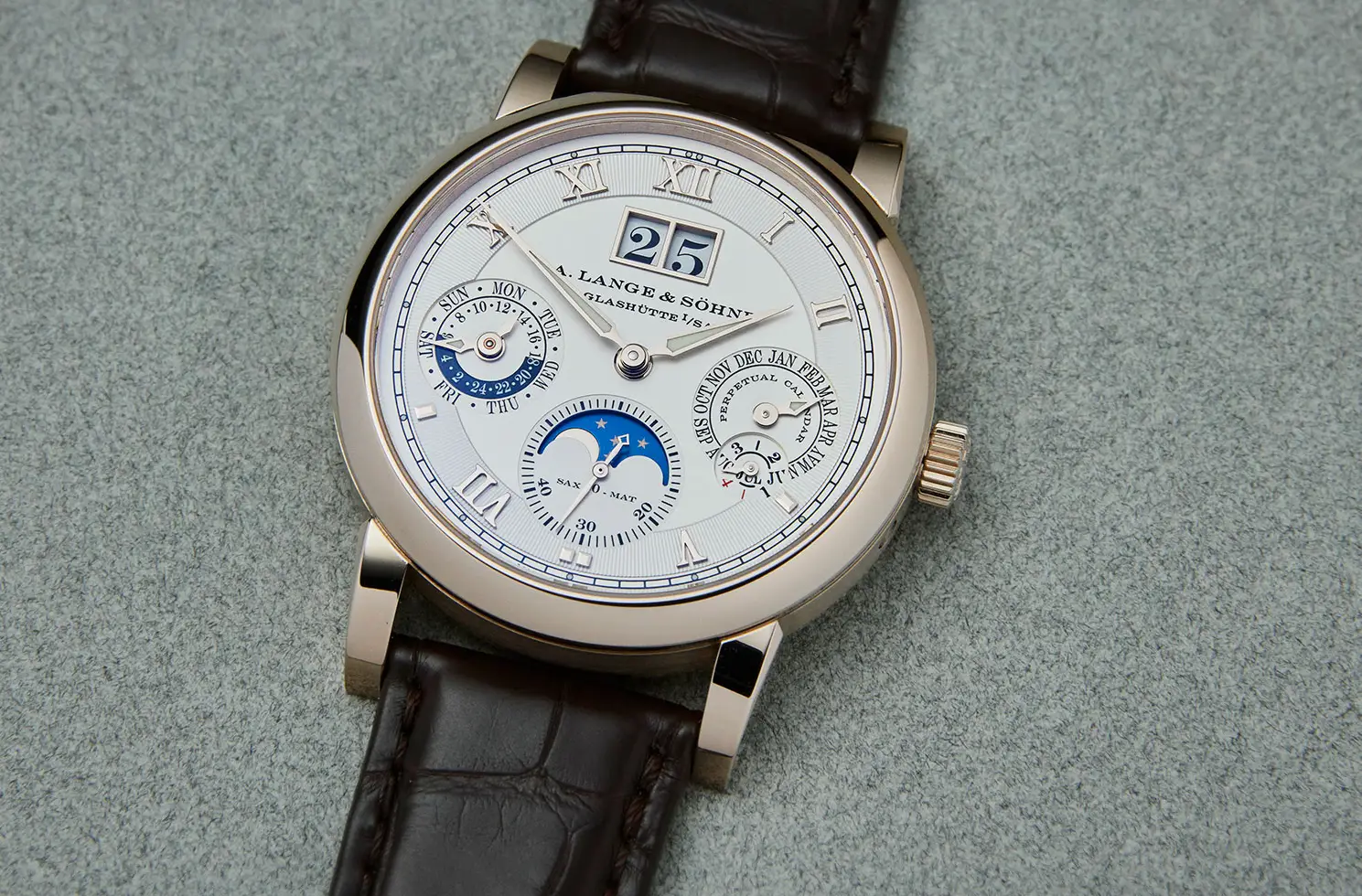 Lange-Langematik-Perpetual-Honey-Gold-2